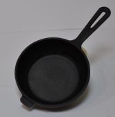 Сковорода чавунна лита Український чавун 240-60-001 з металевою ручкою d=240мм.