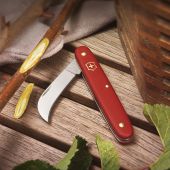 Нож садовый Victorinox 3.9060 Garden 111 мм красный