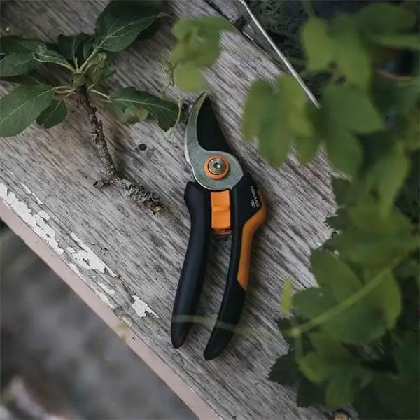 Плоскостной секатор Fiskars Solid P321 (1057162) 1057162 фото