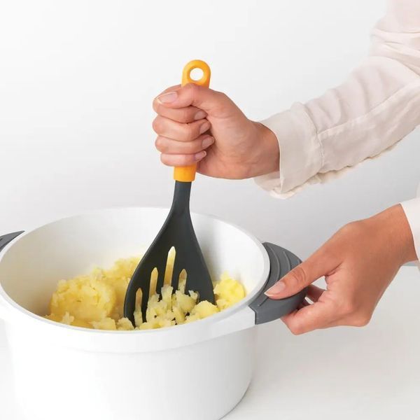 Картоплям'ялка+ ложка кухонна Brabantia Tasty+ Cook & Serve (122866) 2 в 1 122866 фото