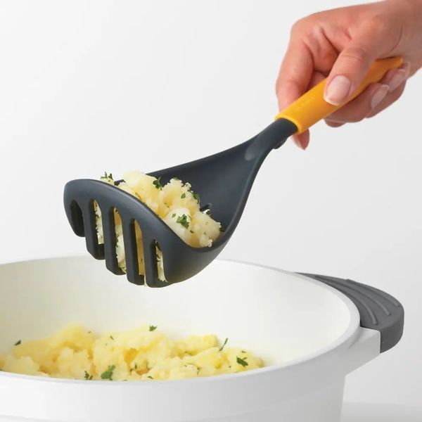Картоплям'ялка+ ложка кухонна Brabantia Tasty+ Cook & Serve (122866) 2 в 1 122866 фото