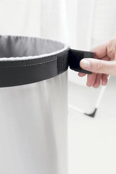 Бак із пластиковою кришкою для білизни 35 л Brabantia 103469 103469 фото
