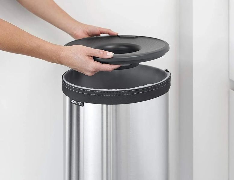 Бак із пластиковою кришкою для білизни 35 л Brabantia 103469 103469 фото